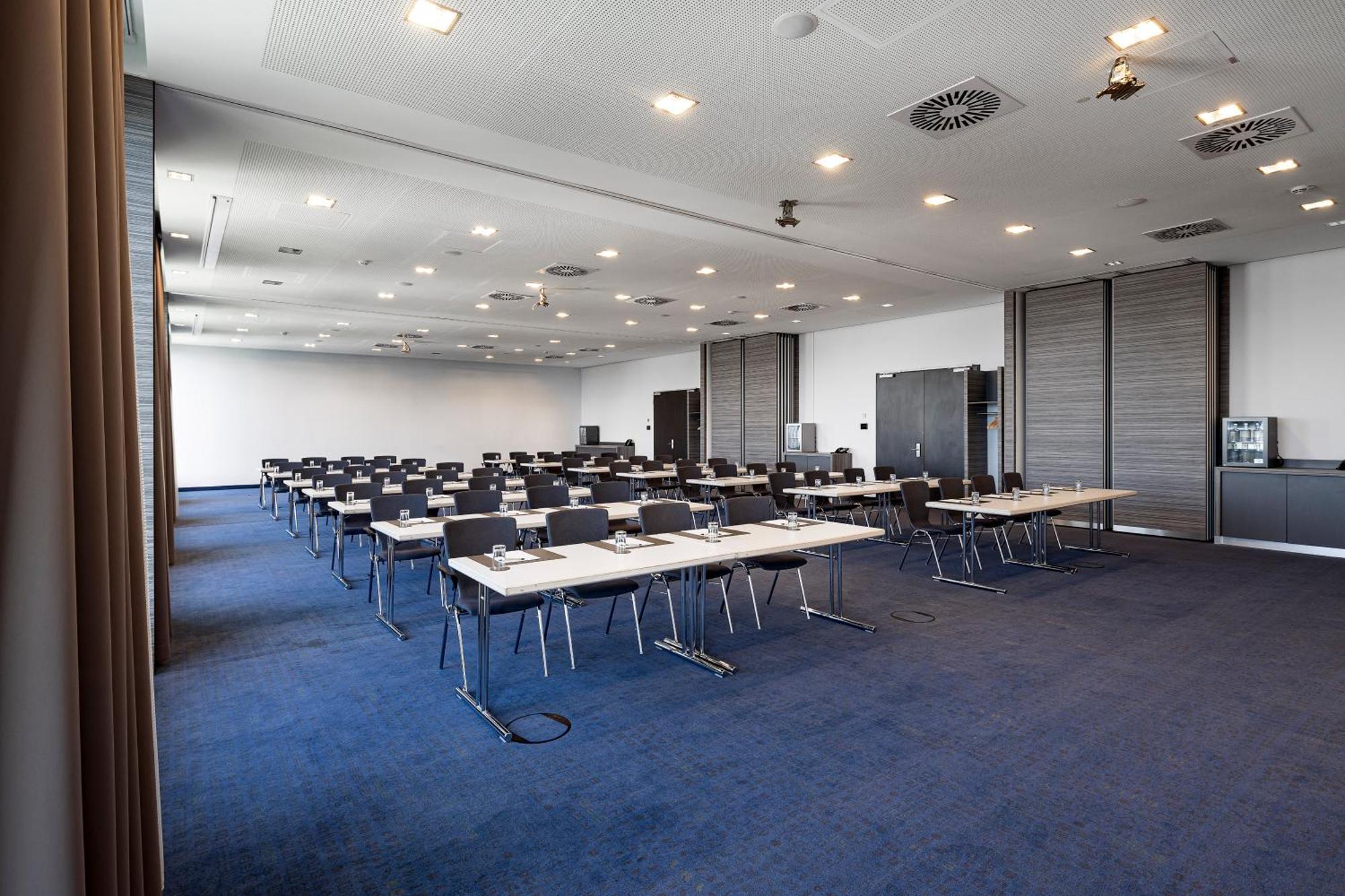 Intercityhotel Hamburg Dammtor-Messe Exterior photo