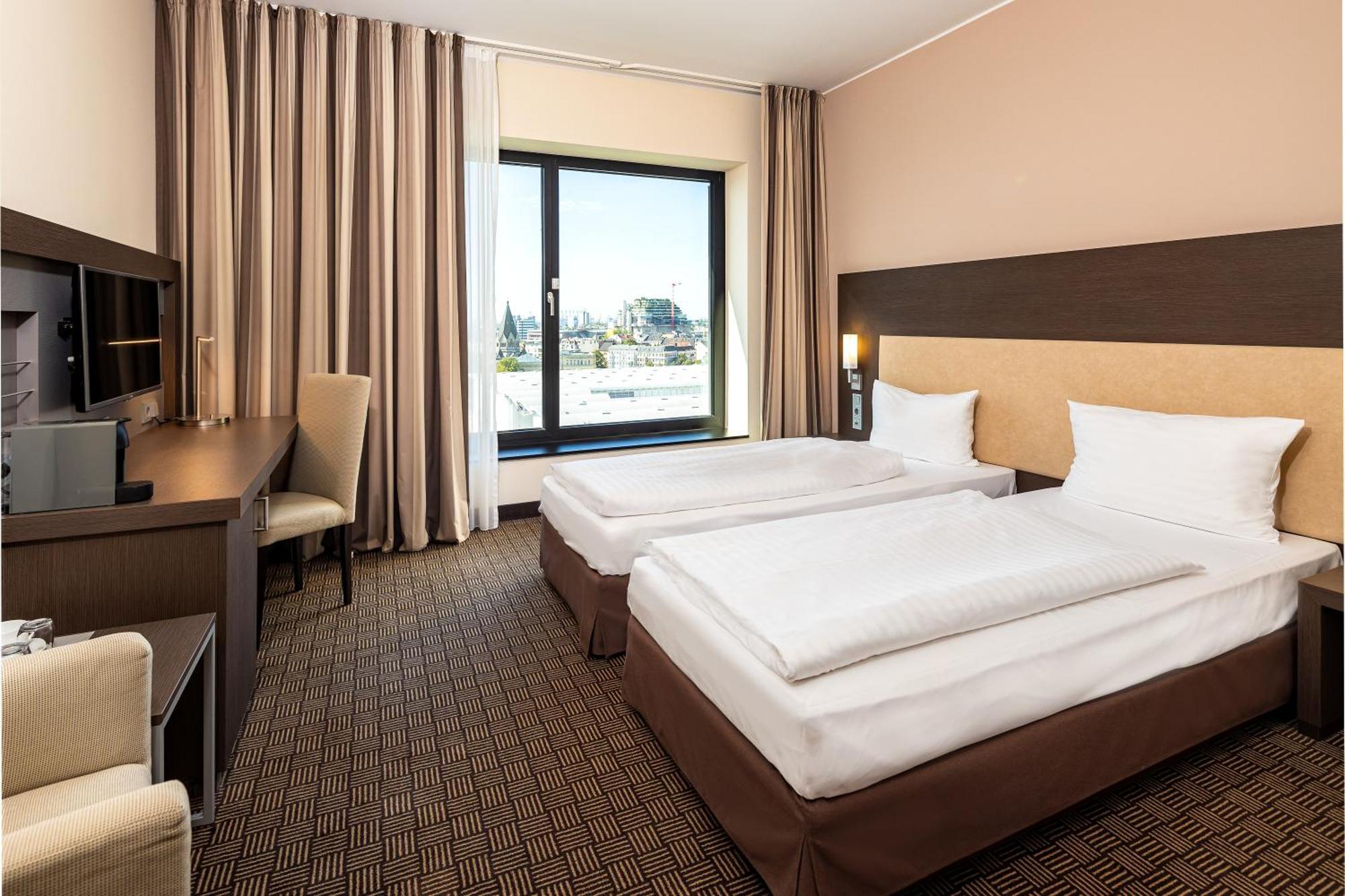 Intercityhotel Hamburg Dammtor-Messe Exterior photo