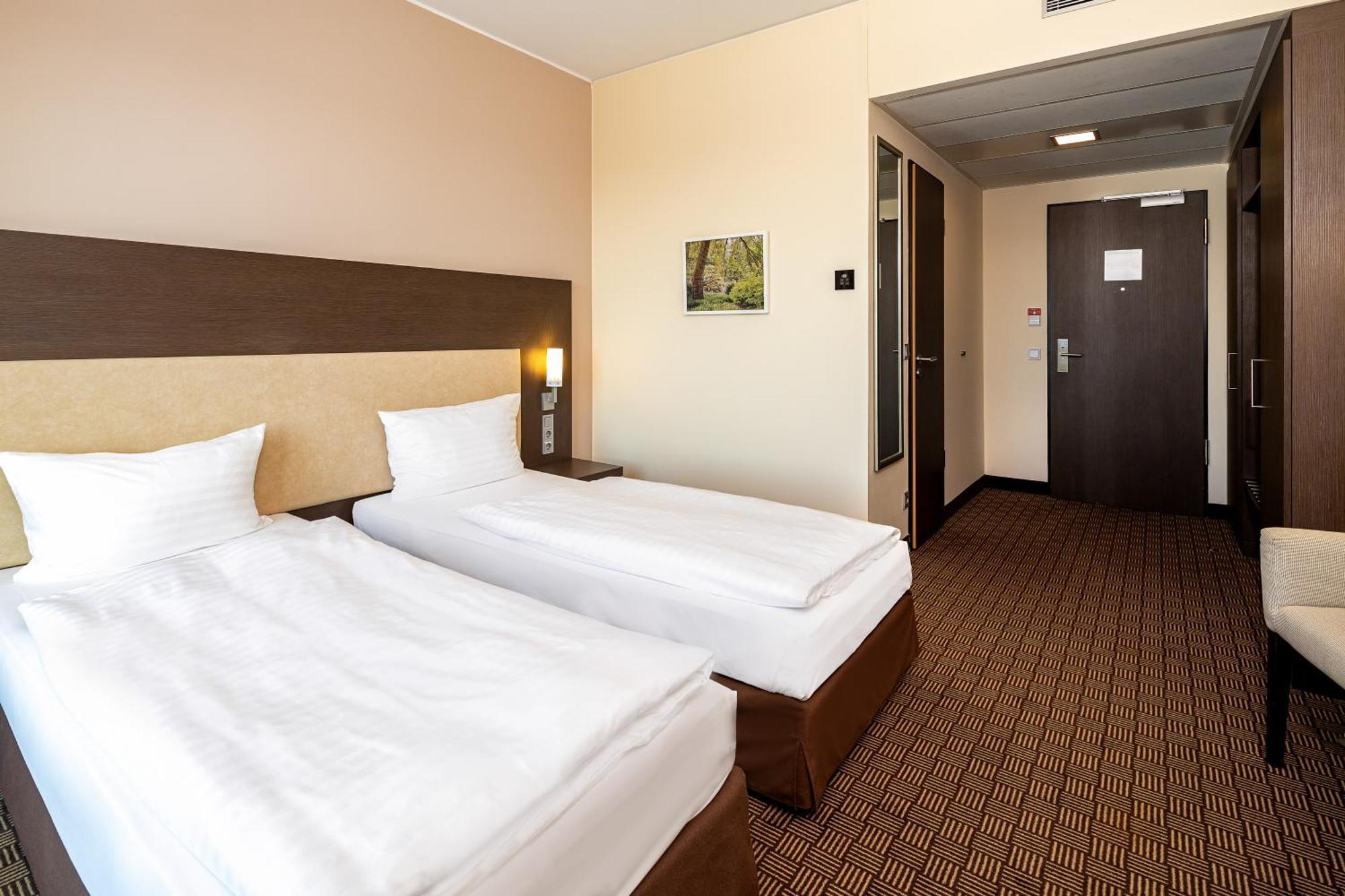 Intercityhotel Hamburg Dammtor-Messe Exterior photo